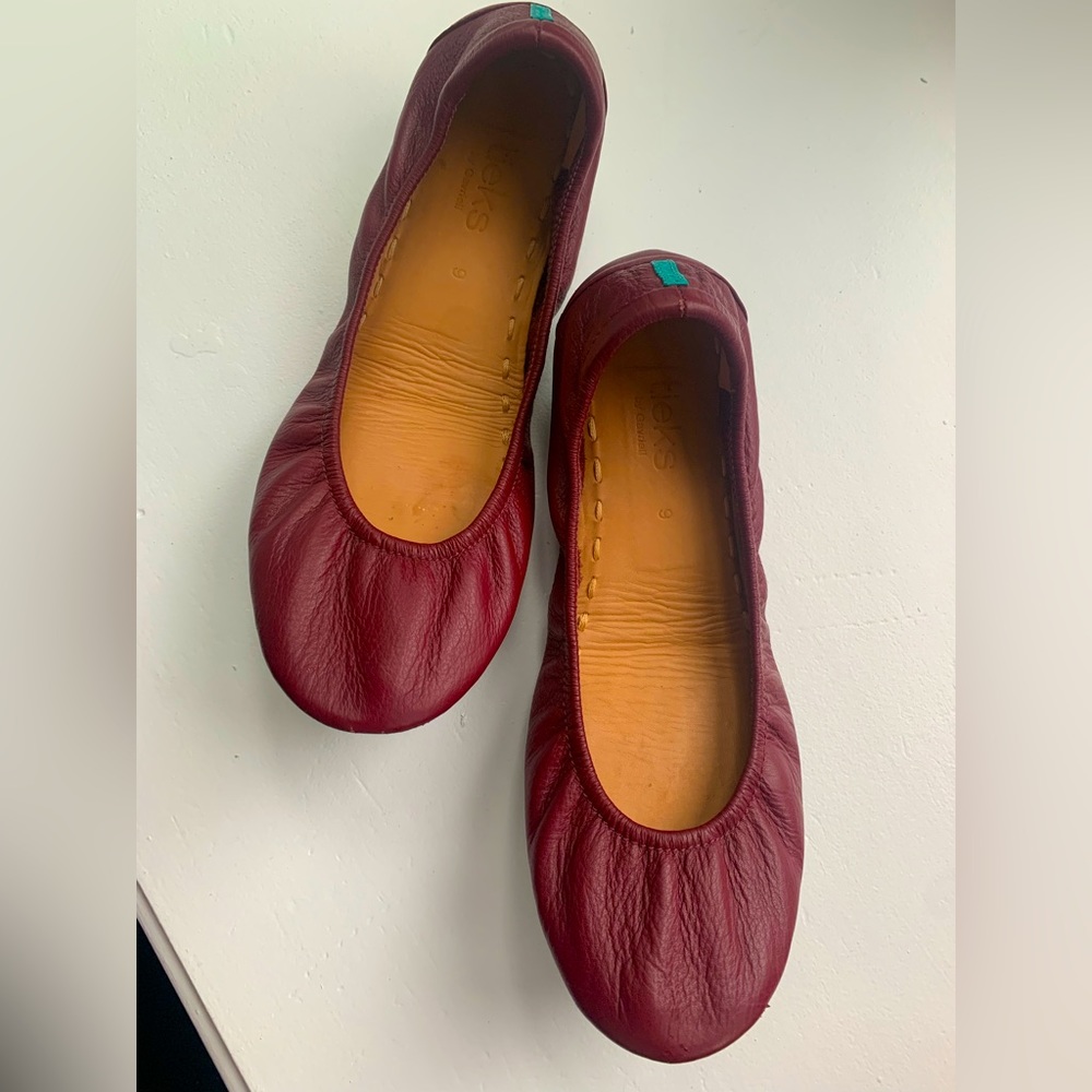 TIEKS by Gravieli Burgundy Leather Sz 9. Great condition.